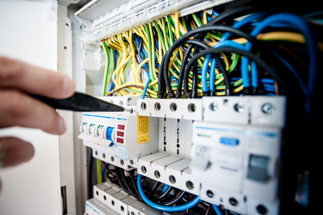 Sistemas eléctricos y electrónicos